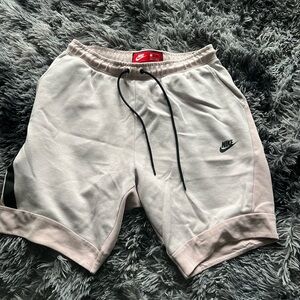Light salmon Nike tech shorts